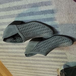 Size 6.5 Vince Camuto booties